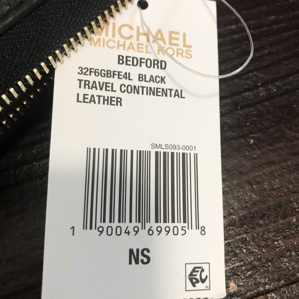Michael Kors wallet - Picture 6 of 9